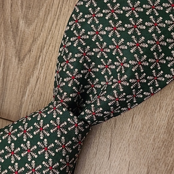 Robert Talbott Other - ROBERT TALBOTT Metallic Dark Green Snowflake Floral Hand Sewn USA Mens Silk Tie